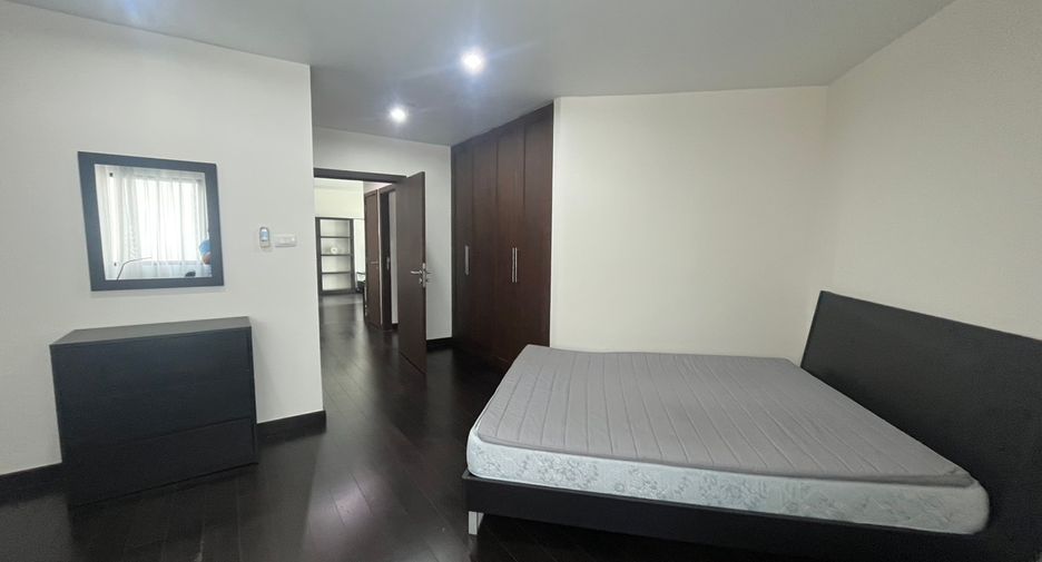 For rent 2 bedrooms condo in Sathon, Bangkok