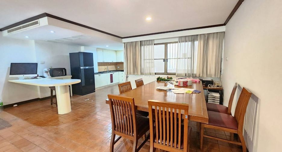 For rent 3 bedrooms condo in Khlong Toei, Bangkok