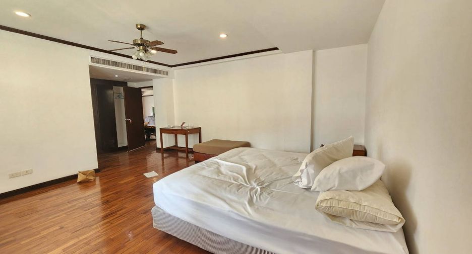 For rent 3 bedrooms condo in Khlong Toei, Bangkok