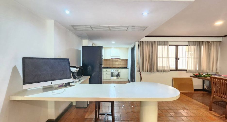 For rent 3 bedrooms condo in Khlong Toei, Bangkok