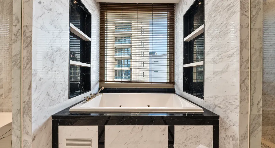 For sale 3 bedrooms condo in Khlong San, Bangkok
