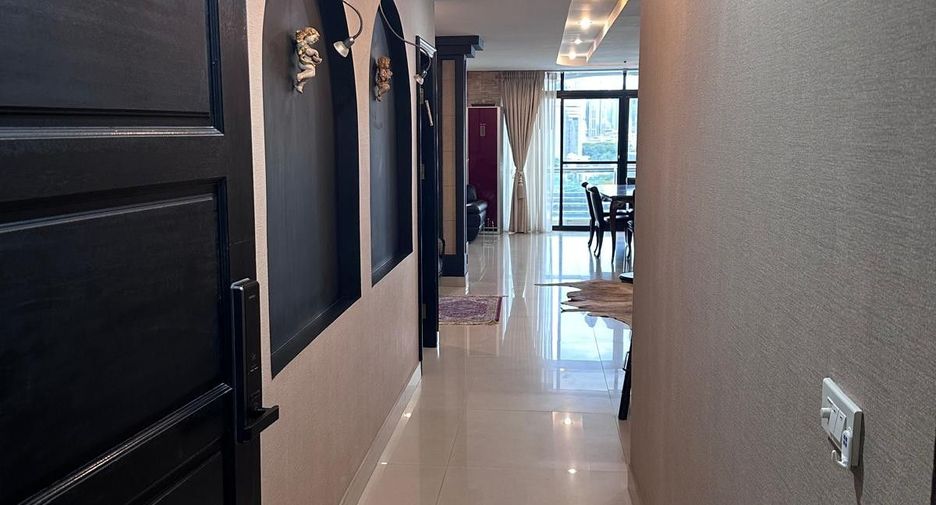 For rent 2 bedrooms condo in Watthana, Bangkok