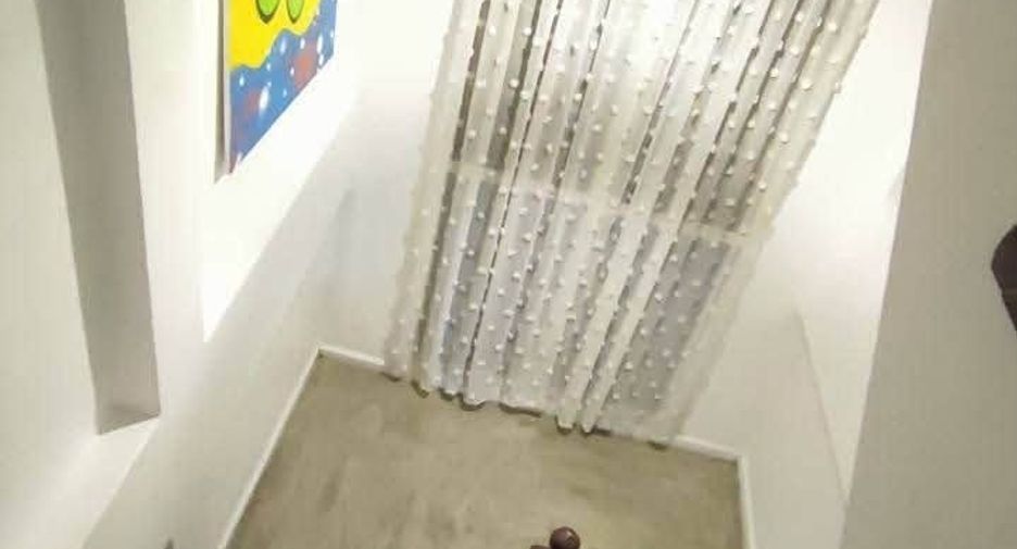 For rent 3 bedrooms townhouse in Wang Thonglang, Bangkok