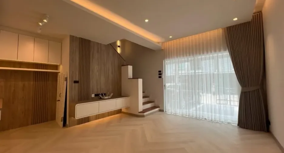 For rent 4 bedrooms townhouse in Prawet, Bangkok
