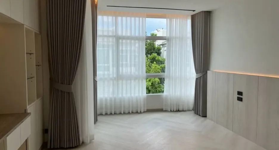 For rent 4 bedrooms townhouse in Prawet, Bangkok
