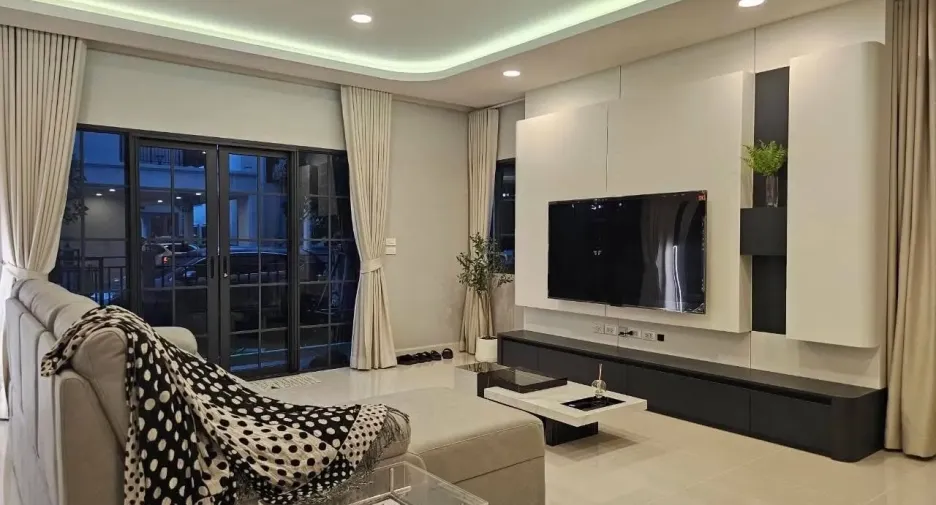 For rent and for sale 4 bedrooms house in Bang Phli, Samut Prakan