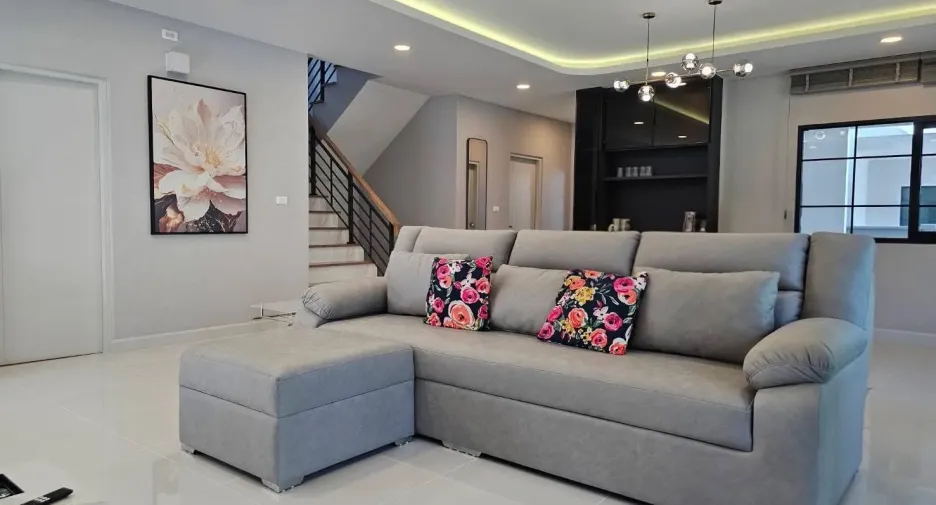 For rent and for sale 4 bedrooms house in Bang Phli, Samut Prakan