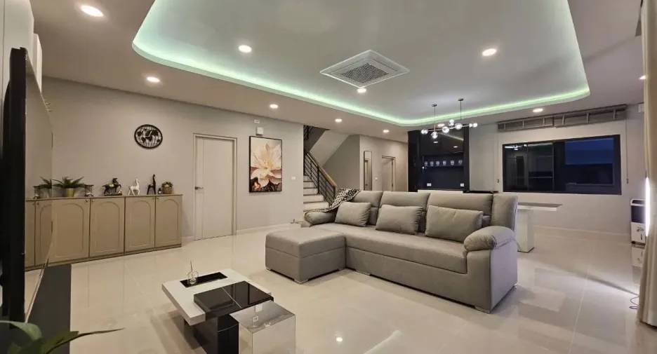 For rent and for sale 4 bedrooms house in Bang Phli, Samut Prakan