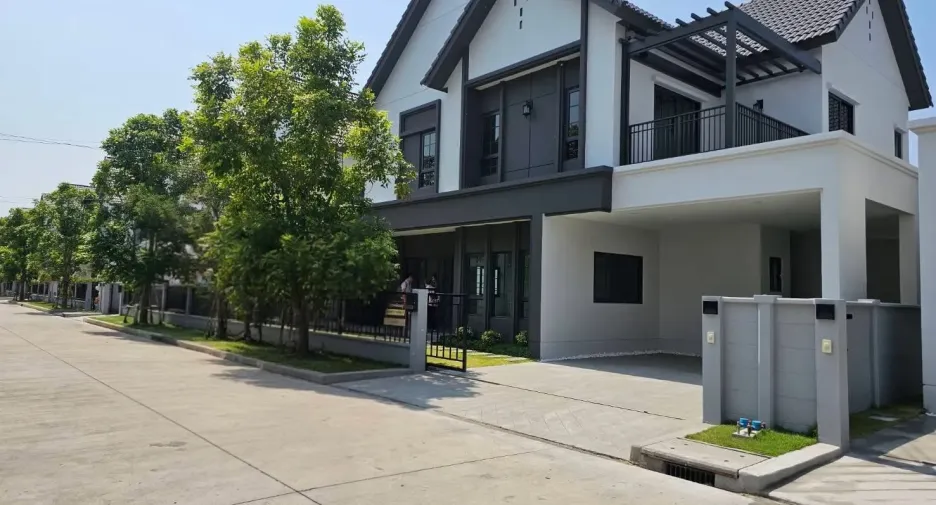 For rent and for sale 4 bedrooms house in Bang Phli, Samut Prakan