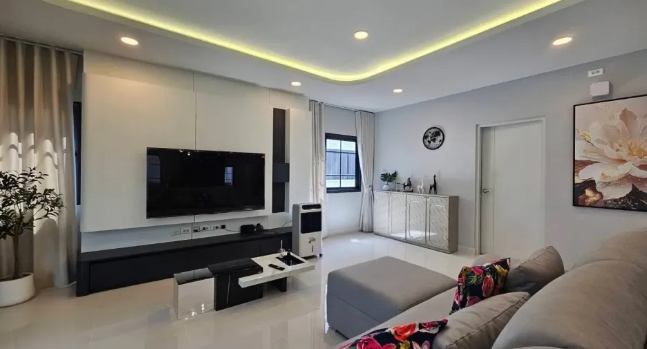 For rent and for sale 4 bedrooms house in Bang Phli, Samut Prakan