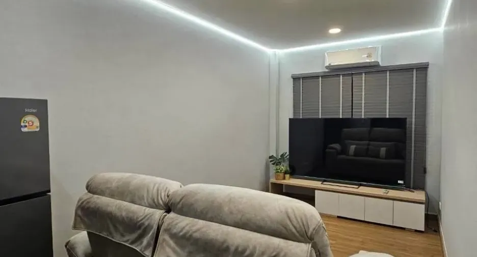 For rent and for sale 4 bedrooms house in Bang Phli, Samut Prakan