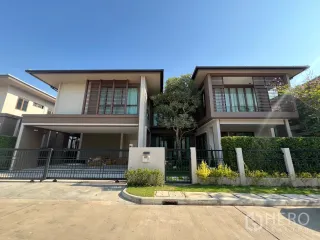 For rent and for sale 4 bedrooms house in Bang Kapi, Bangkok