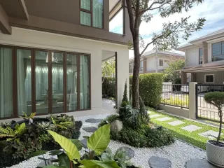For rent and for sale 4 bedrooms house in Bang Kapi, Bangkok