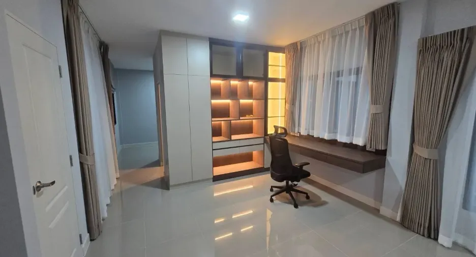 Haus zur Miete mit 3 Zimmer in Bang Phli, Samut Prakan