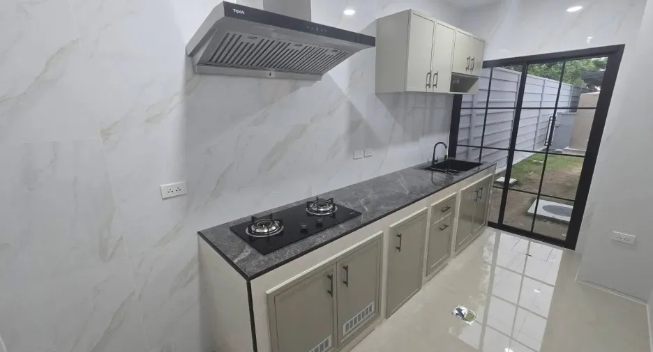 Haus zur Miete mit 3 Zimmer in Bang Phli, Samut Prakan