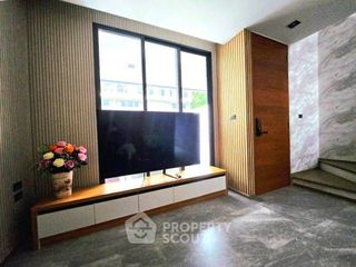 For rent and for sale 3 bedrooms townhouse in Wang Thonglang, Bangkok