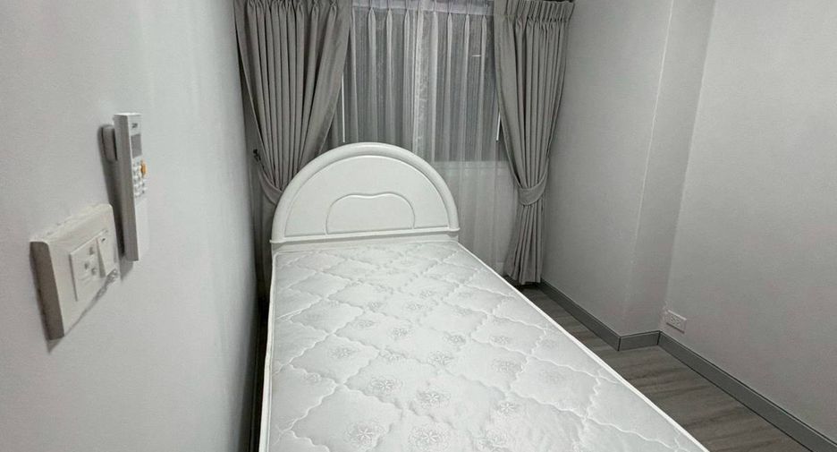 For sale 3 bedrooms condo in Watthana, Bangkok