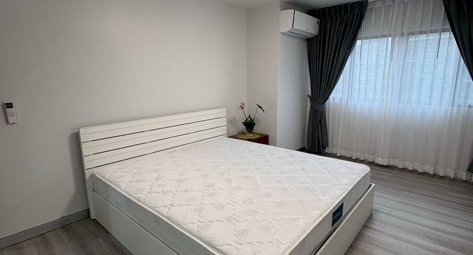 For sale 3 bedrooms condo in Watthana, Bangkok