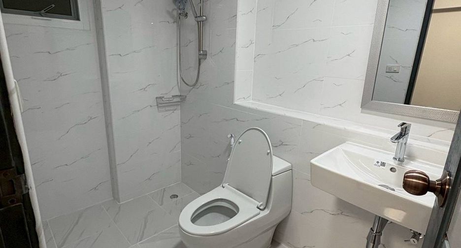 For sale 3 bedrooms condo in Watthana, Bangkok