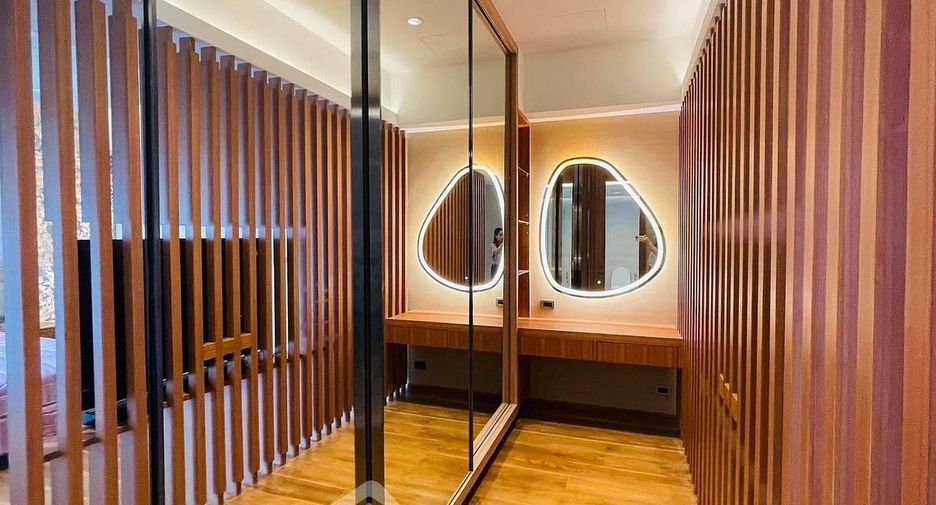 Condo en venta de 4 habitaciones en Watthana, Bangkok
