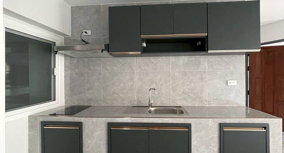For sale 3 bedrooms condo in Watthana, Bangkok