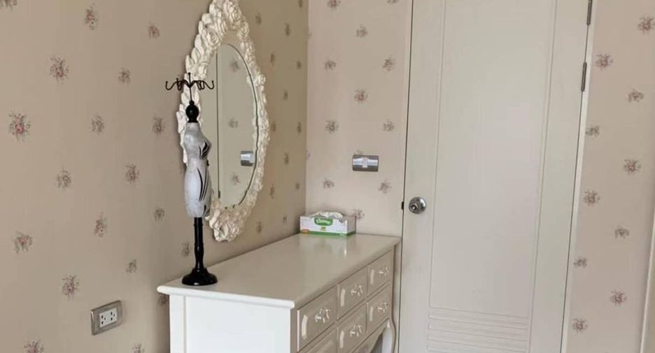 For sale 1 bed condo in Khlong Toei, Bangkok