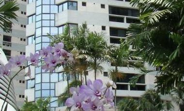 À louer 3 chambres condo à Khlong Toei, Bangkok