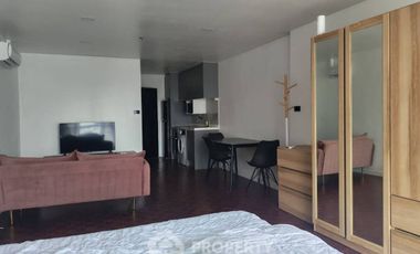 For rent and for sale 1 bed condo in Watthana, Bangkok
