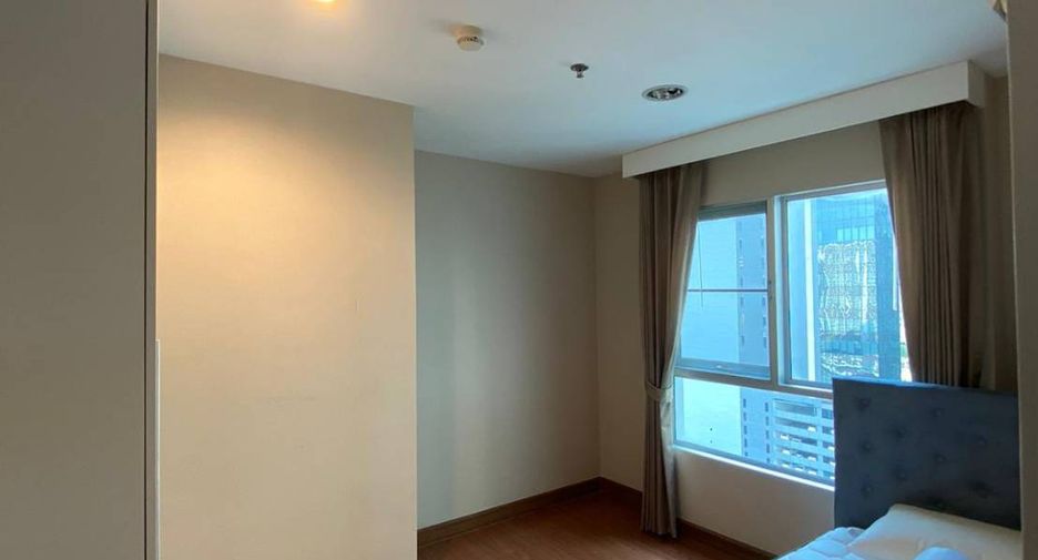 For rent 3 bedrooms condo in Huai Khwang, Bangkok