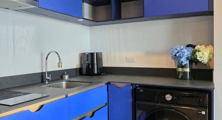 For rent 2 bedrooms condo in Watthana, Bangkok