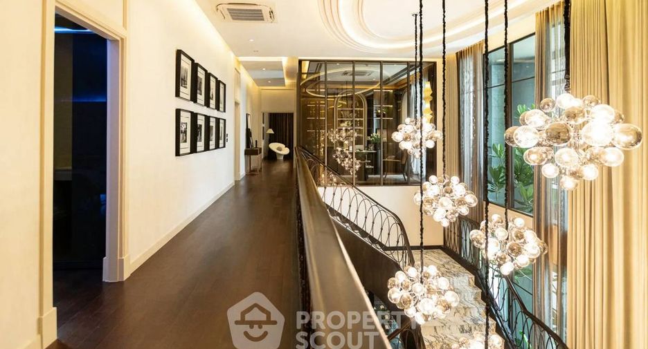 For sale 5 bedrooms house in Thawi Watthana, Bangkok