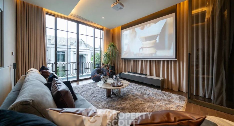 For sale 5 bedrooms house in Thawi Watthana, Bangkok