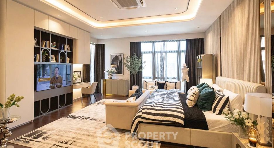 For sale 5 bedrooms house in Thawi Watthana, Bangkok