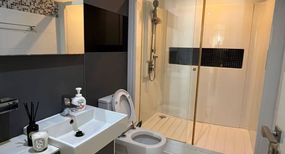 For sale 2 bedrooms condo in Phra Khanong, Bangkok