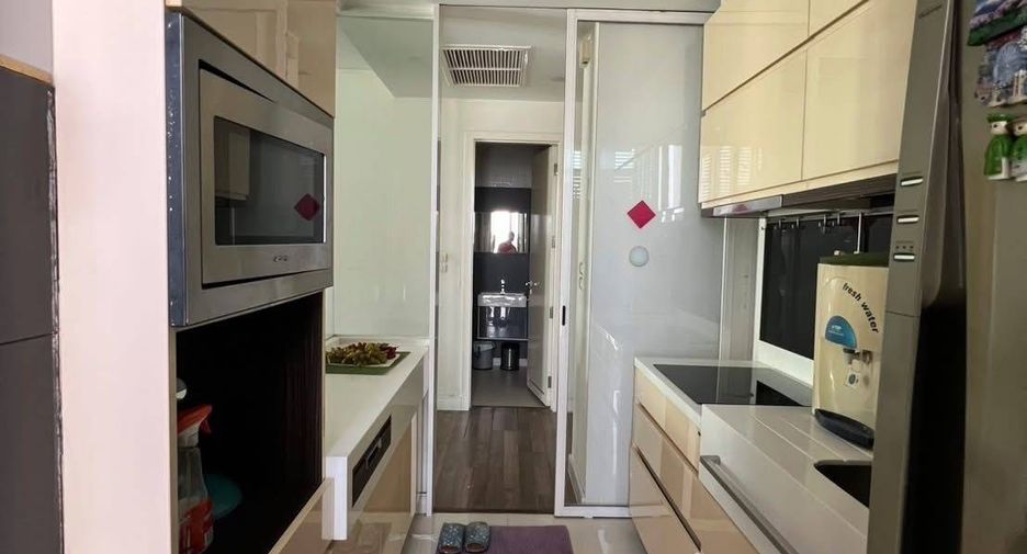 For sale 2 bedrooms condo in Phra Khanong, Bangkok