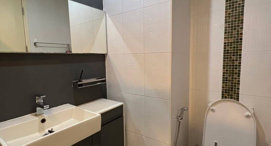For sale 2 bedrooms condo in Phra Khanong, Bangkok