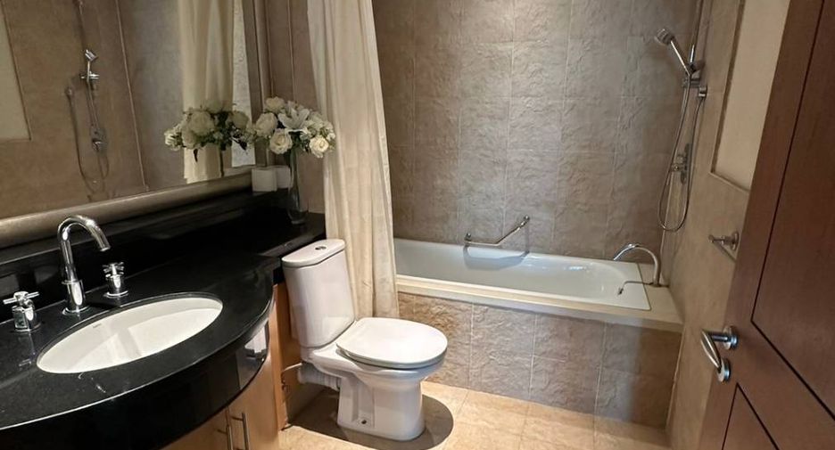 For sale 3 bedrooms condo in Sathon, Bangkok