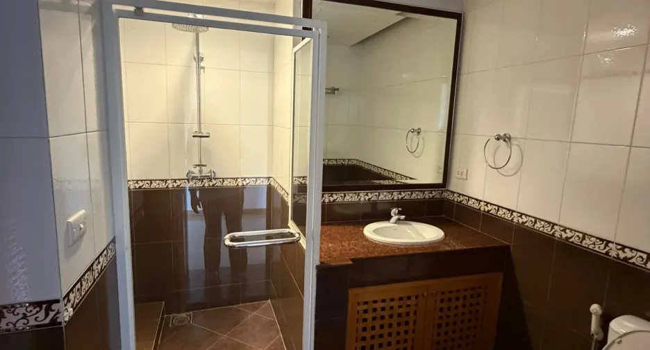 For rent 3 bedrooms apartment in Sathon, Bangkok