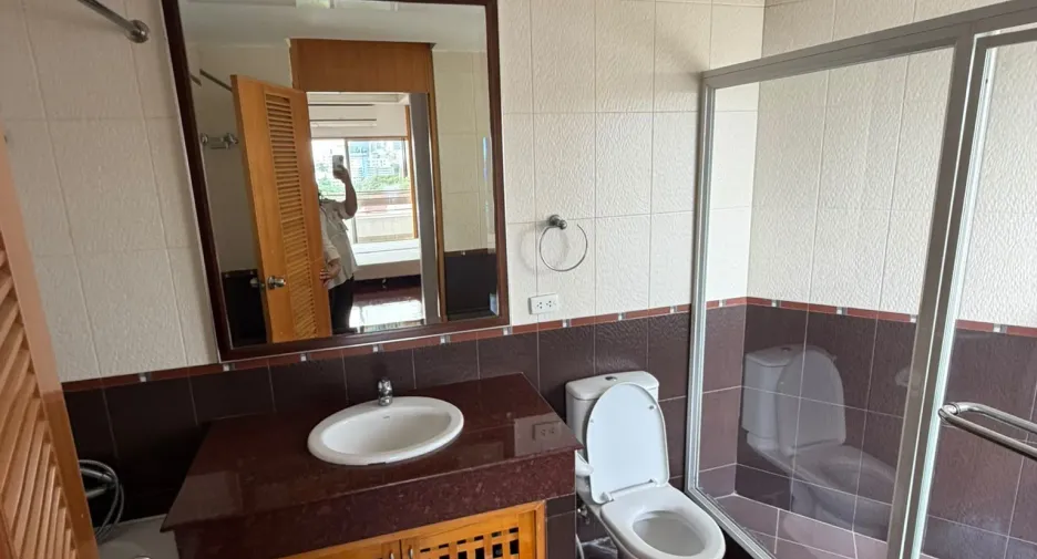 For rent 3 bedrooms apartment in Sathon, Bangkok