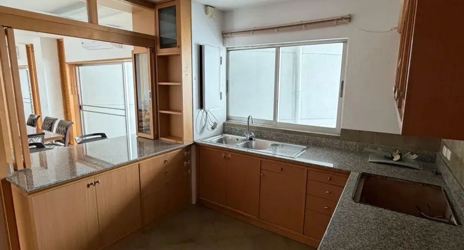 For rent 3 bedrooms apartment in Sathon, Bangkok