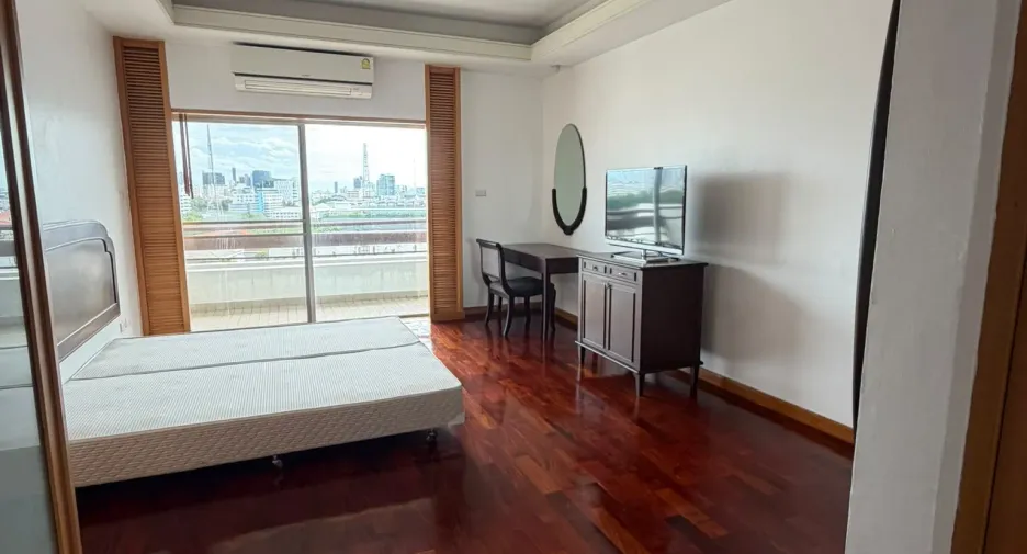 For rent 3 bedrooms apartment in Sathon, Bangkok
