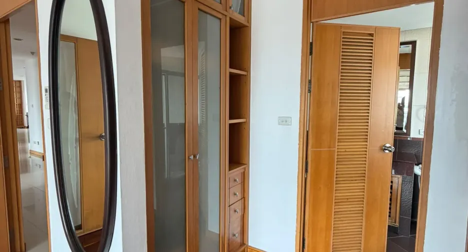 For rent 3 bedrooms apartment in Sathon, Bangkok