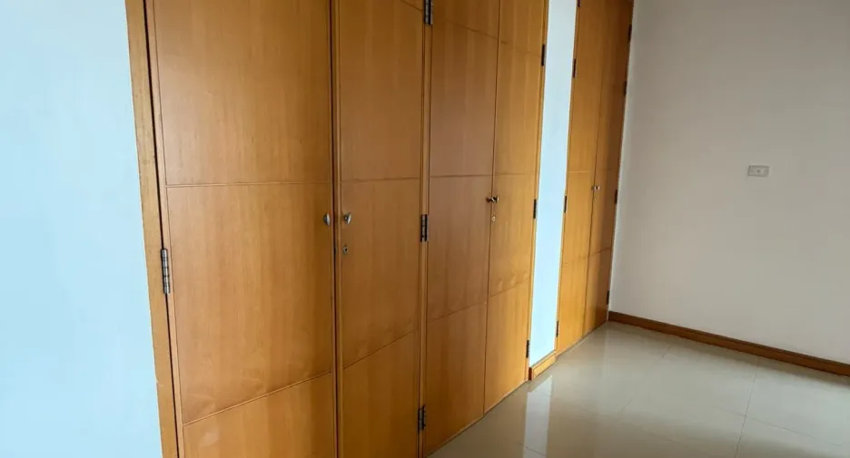 For rent 3 bedrooms apartment in Sathon, Bangkok