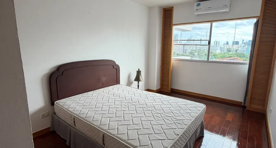 For rent 3 bedrooms apartment in Sathon, Bangkok