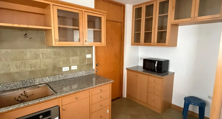 For rent 3 bedrooms apartment in Sathon, Bangkok