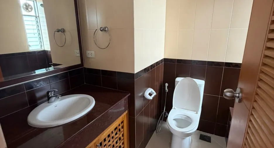 For rent 3 bedrooms apartment in Sathon, Bangkok