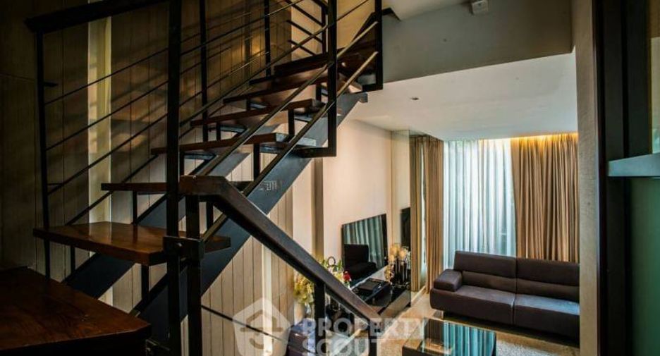 For sale 4 bedrooms townhouse in Watthana, Bangkok