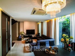 For sale 4 bedrooms townhouse in Watthana, Bangkok