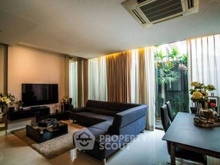 For sale 4 bedrooms townhouse in Watthana, Bangkok