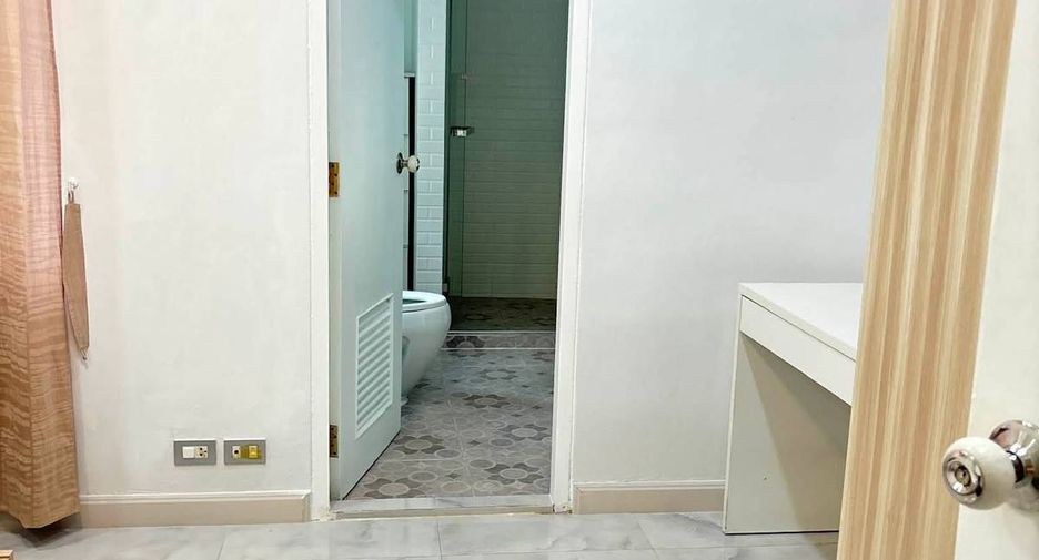 For sale 2 bedrooms condo in Watthana, Bangkok